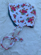 Load image into Gallery viewer, Bonnets in size 18-24M
