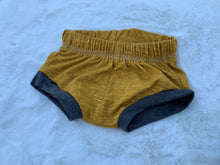 Load image into Gallery viewer, 9-12M Grow Waist Shorts
