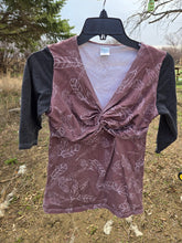 Load image into Gallery viewer, Used clothing for Mama size small/medium
