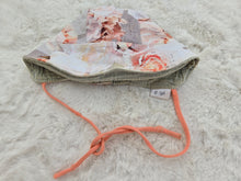 Load image into Gallery viewer, Used clothing sizes NB-6M
