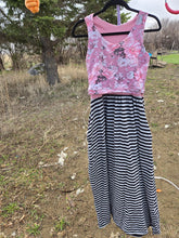 Load image into Gallery viewer, Used clothing for Mama size small/medium
