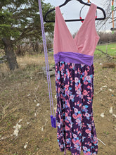 Load image into Gallery viewer, Used clothing for Mama size small/medium
