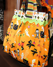 Load image into Gallery viewer, October 26th Trick or Treat Sewing Class
