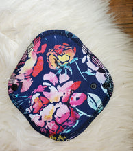 Load image into Gallery viewer, Moontime Cloth Pads Very Light Absorbency
