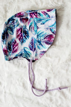 Load image into Gallery viewer, Bonnets in size 18-24M
