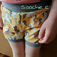 Load image into Gallery viewer, 4/5 Grow Waist Shorts
